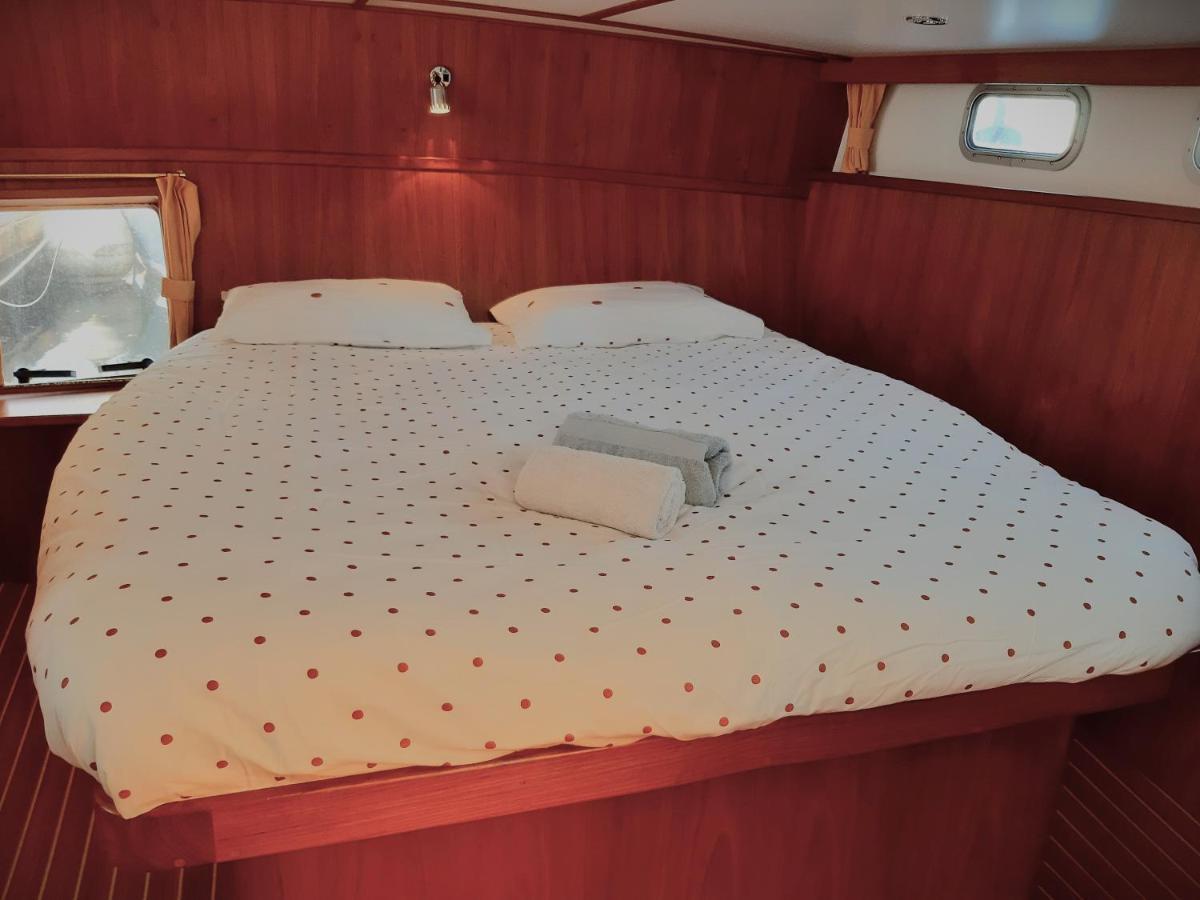 Botel Motor Yacht Amazone *
