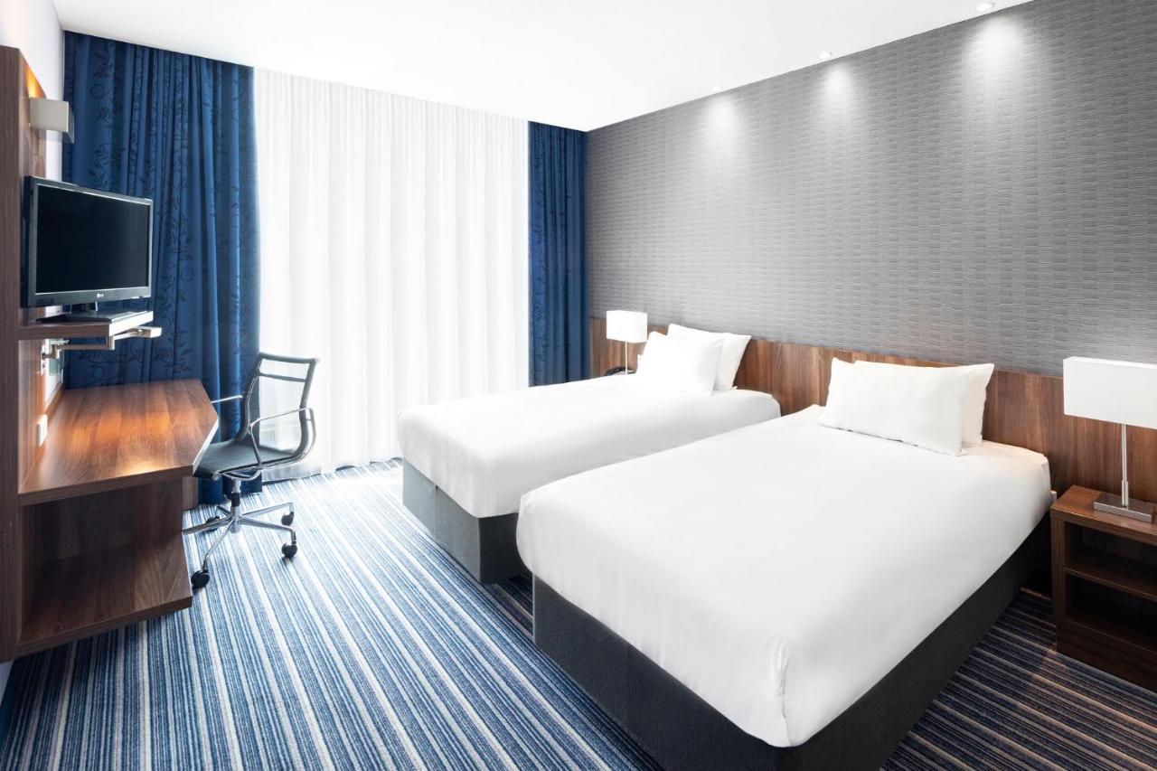Hotel Holiday Express - South By Ihg 3*