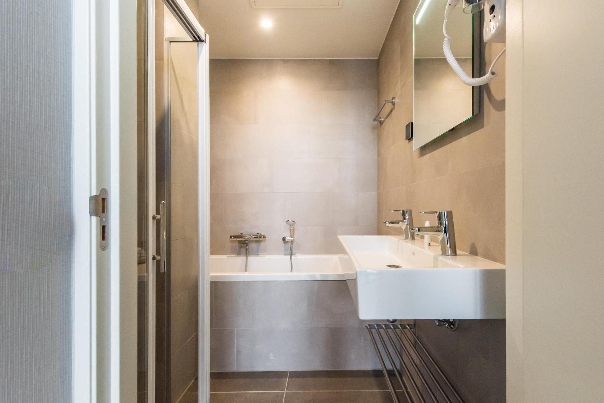 Yays East By Numa 4*