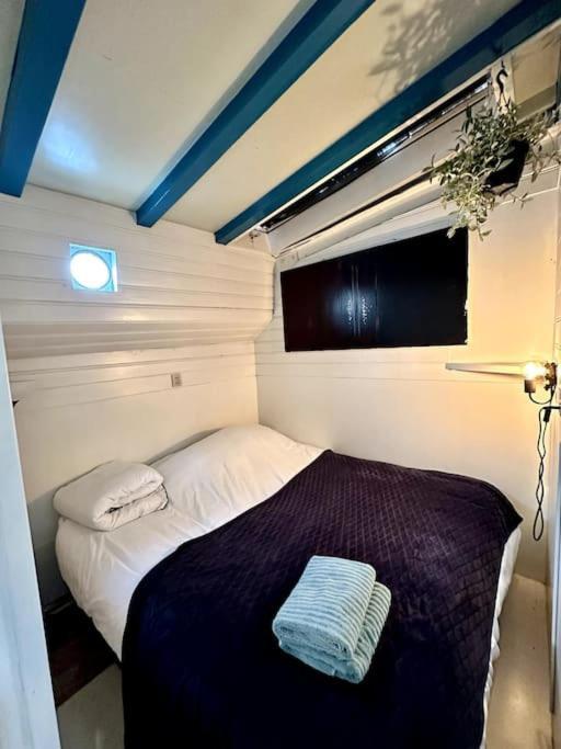 Houseboat In * Amsterdam
