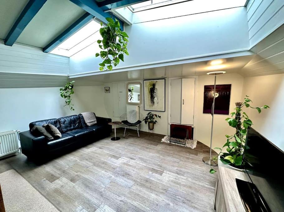 Homestay Houseboat In Amsterdam