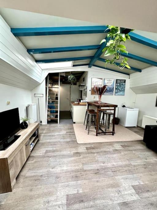 Houseboat In Homestay *