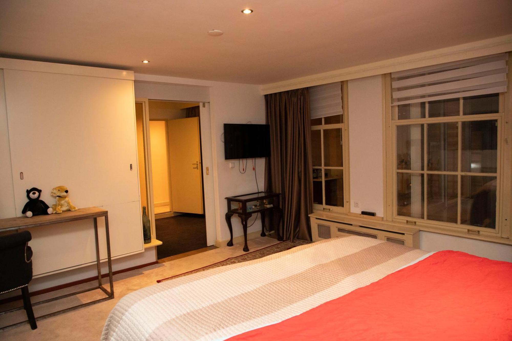 Red Light District B & B Canal View