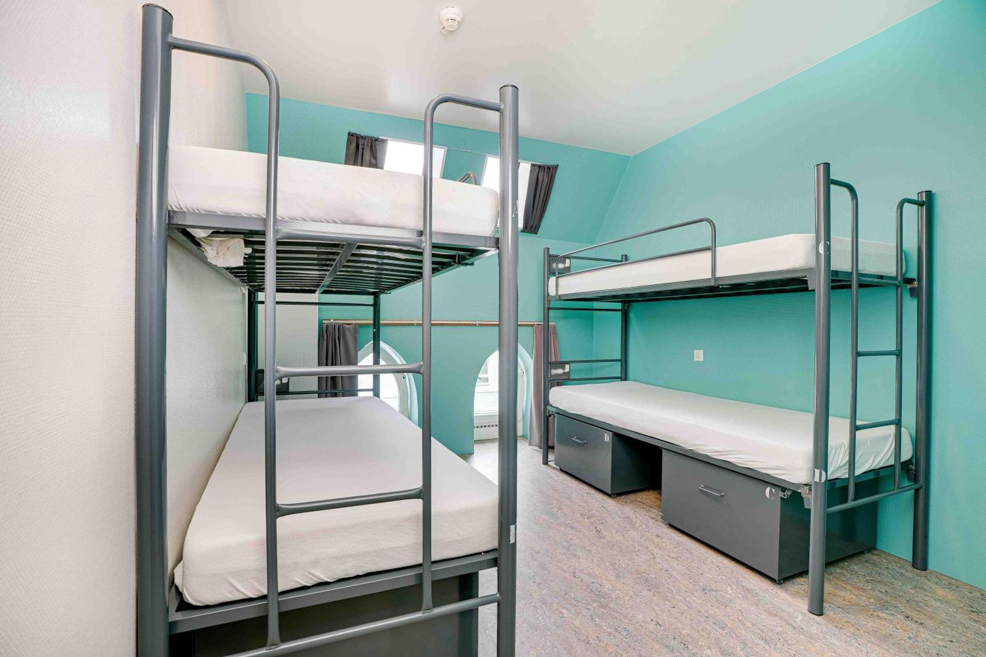 Hans Brinker Hostel