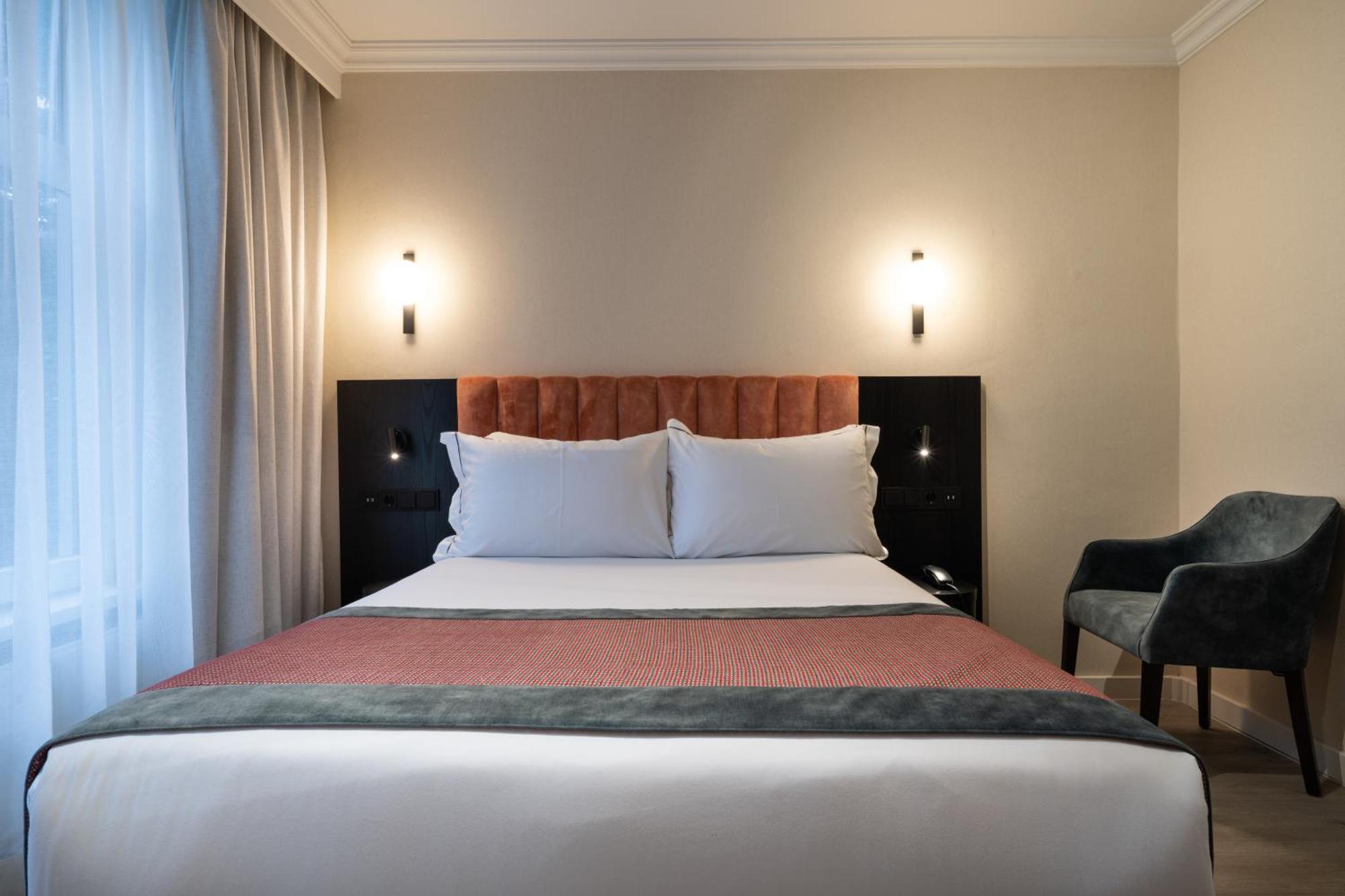 Hotel Catalonia Vondel 4*