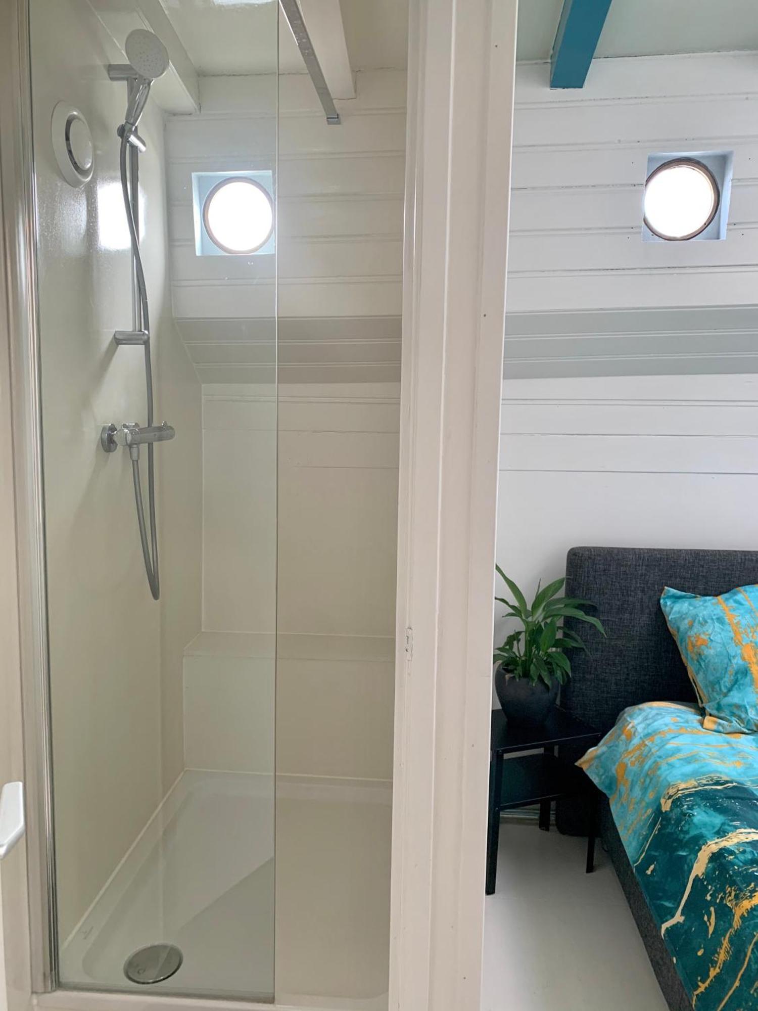 Homestay Houseboat In