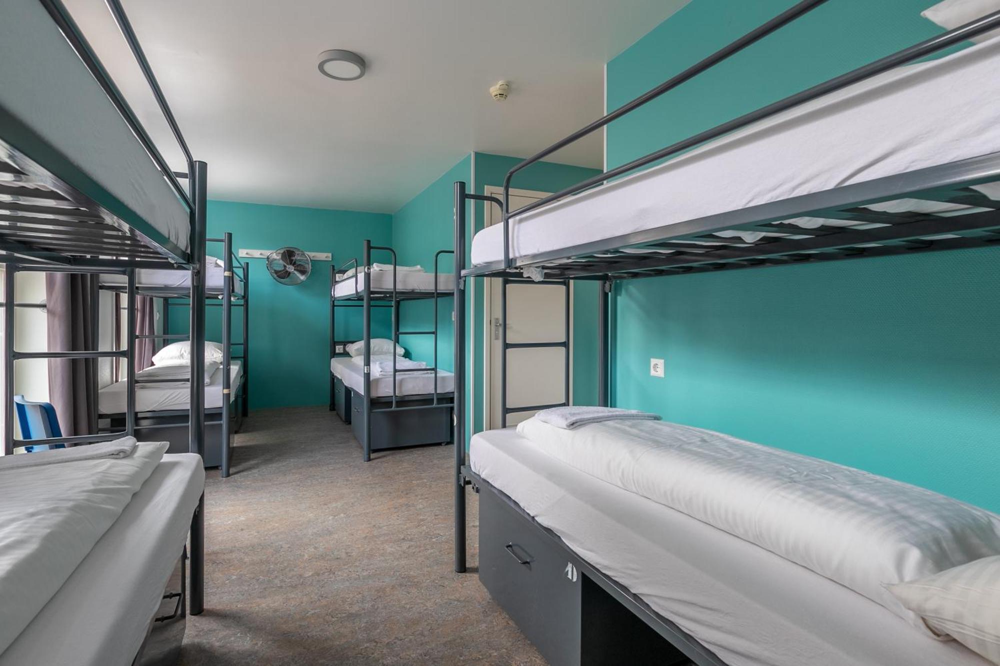 Hans Brinker Hostel *
