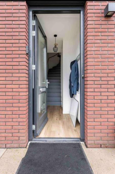 Large And Spacious 4-bedroom With Roofterras Apartment