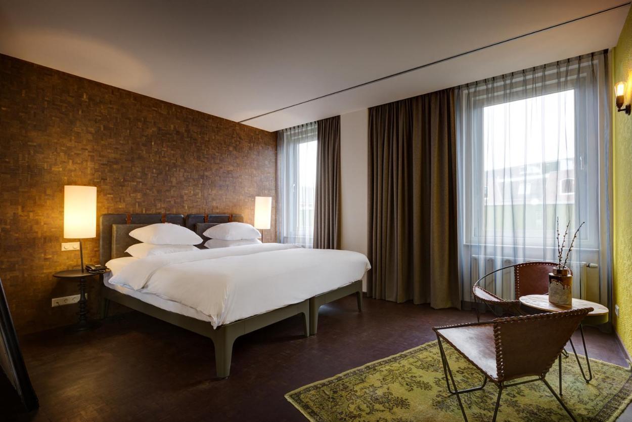 Hotel V Nesplein 4*