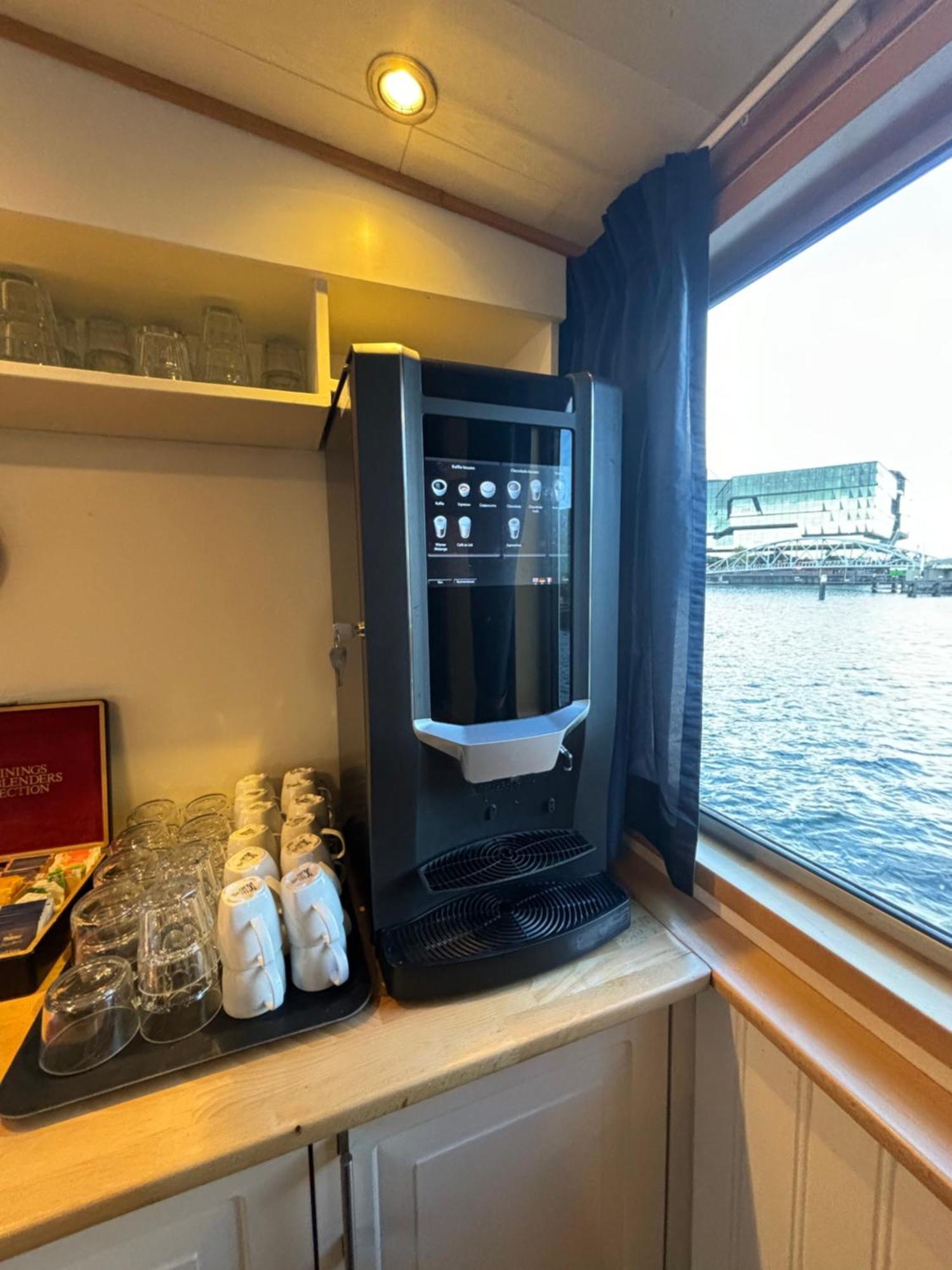 Hotelboat Iris *