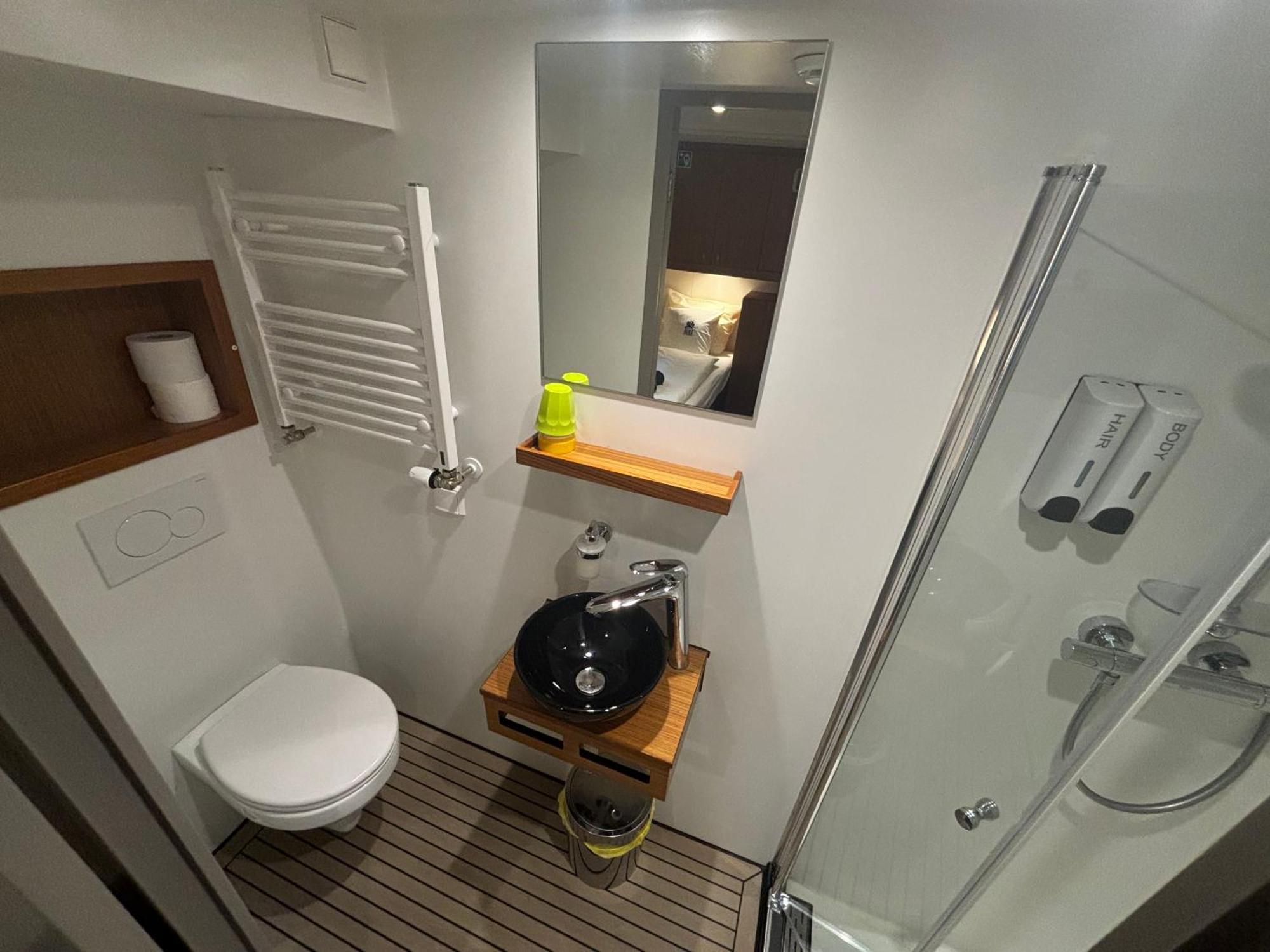 Hotelboat Iris Amsterdam