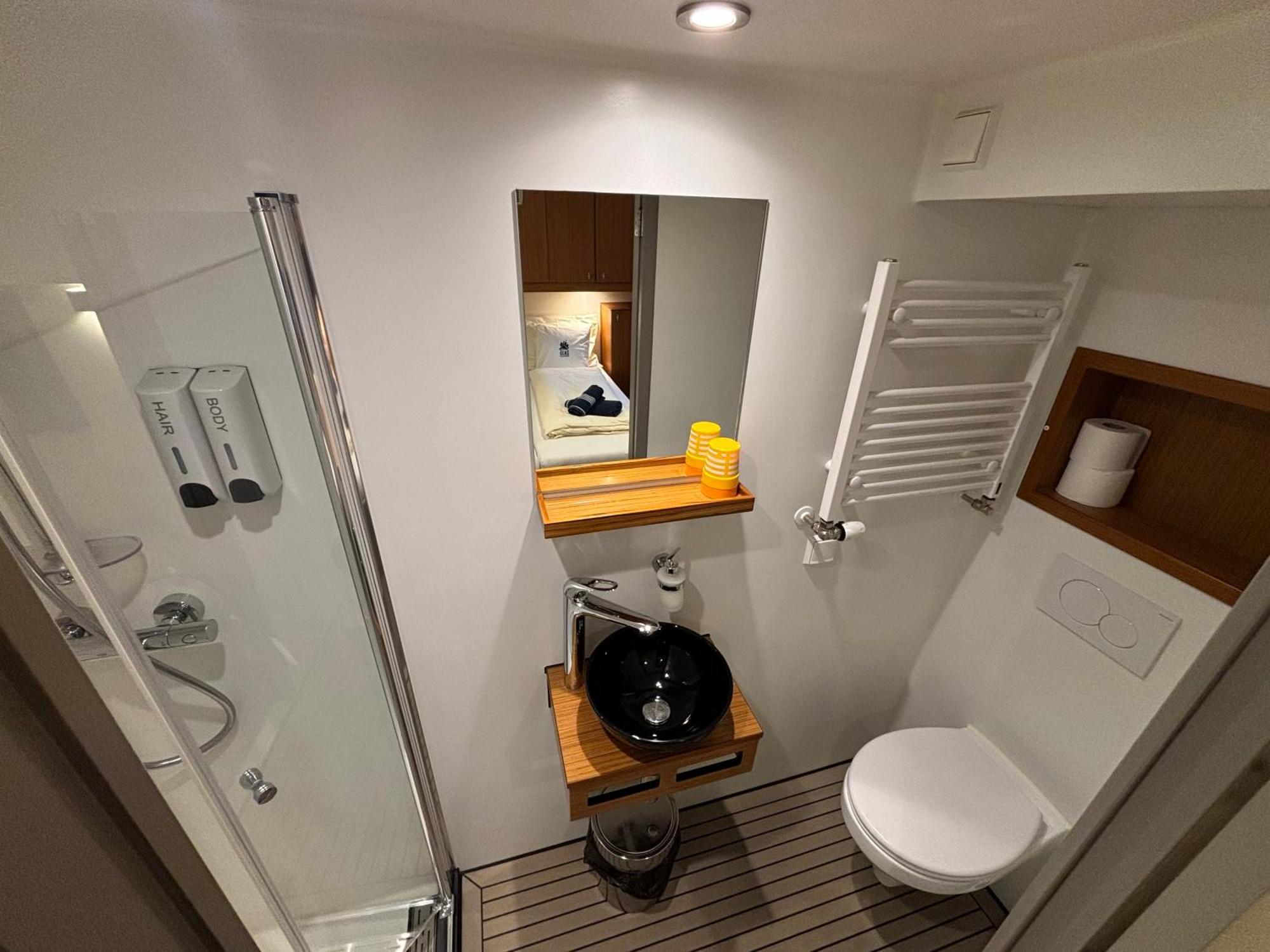 Hotelboat Iris Hotel *