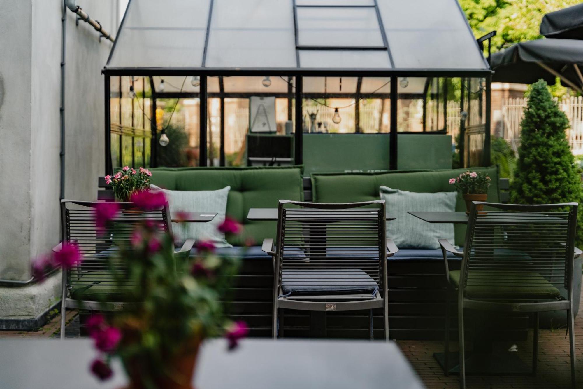 Hotel De Hallen 4*