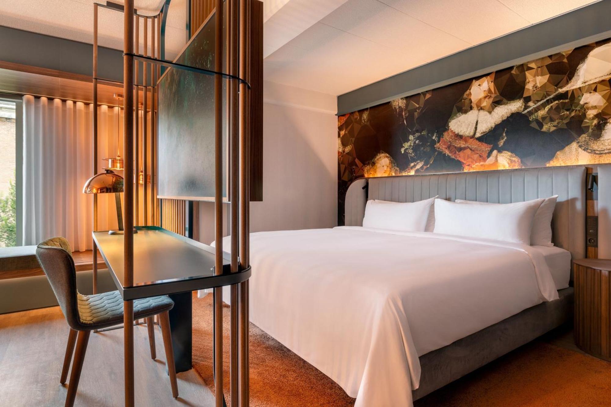 Renaissance Hotel 5*