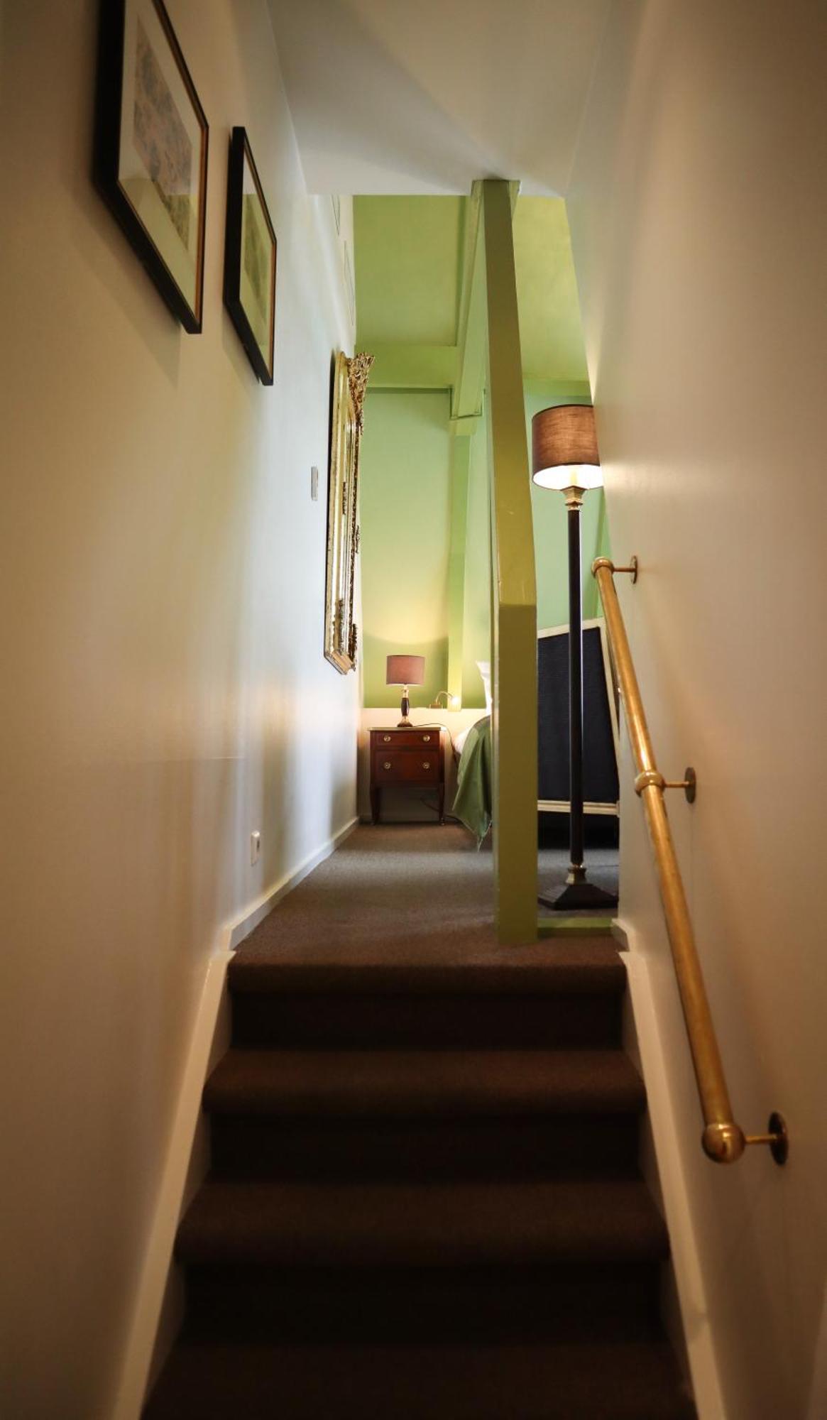 Ambassade Hotel