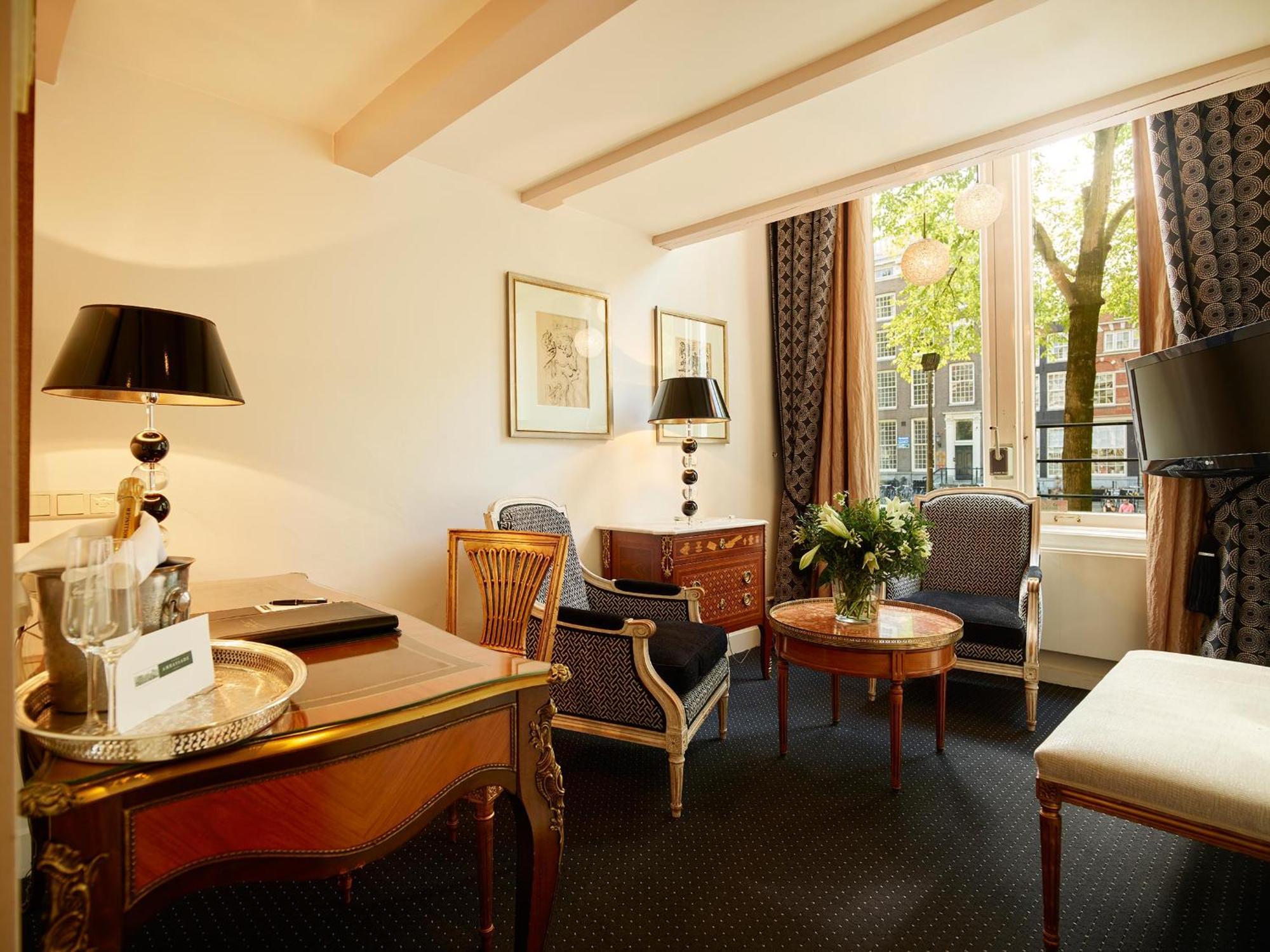 Ambassade Hotel 4*