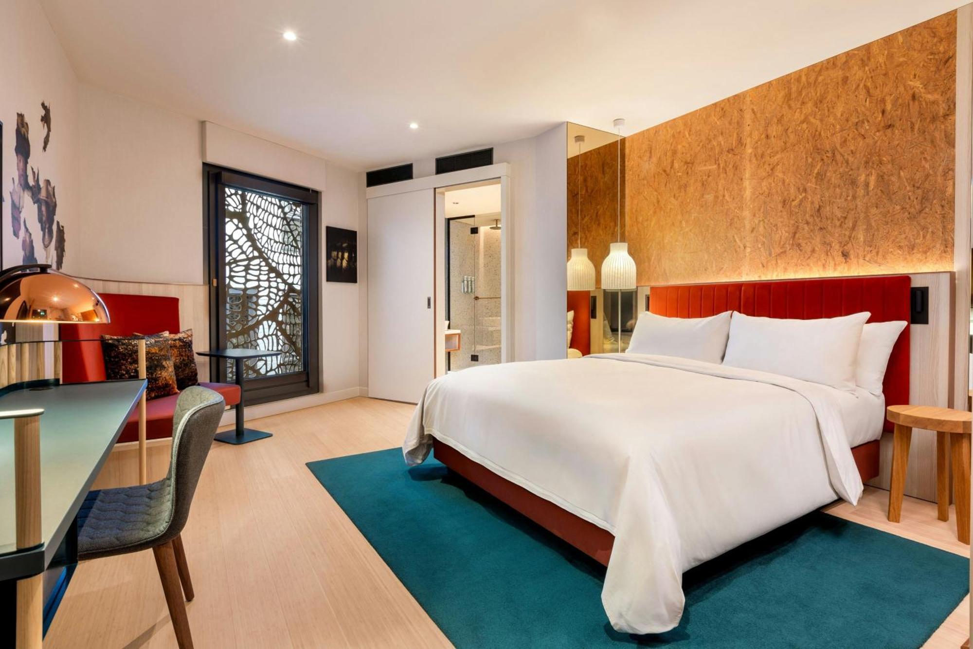 Renaissance Hotel 5*