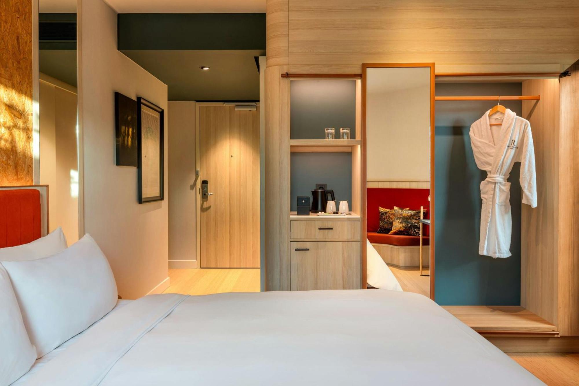 Renaissance Hotel 5*