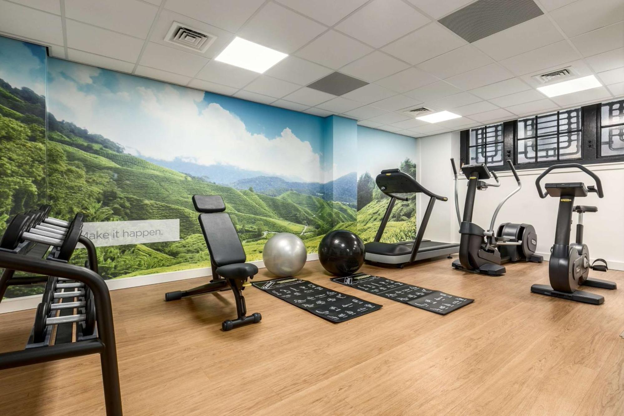 Nh Centre Hotel 4*
