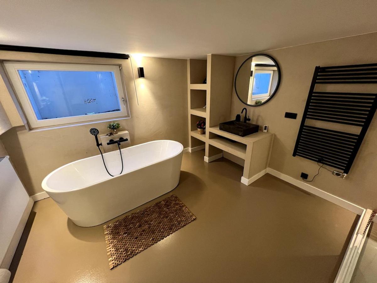 Spacious Familyhouse With Garden In Zuid *