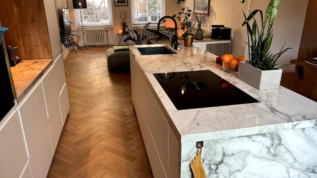 Apartment Spacious Familyhouse With Garden In Zuid Amsterdam