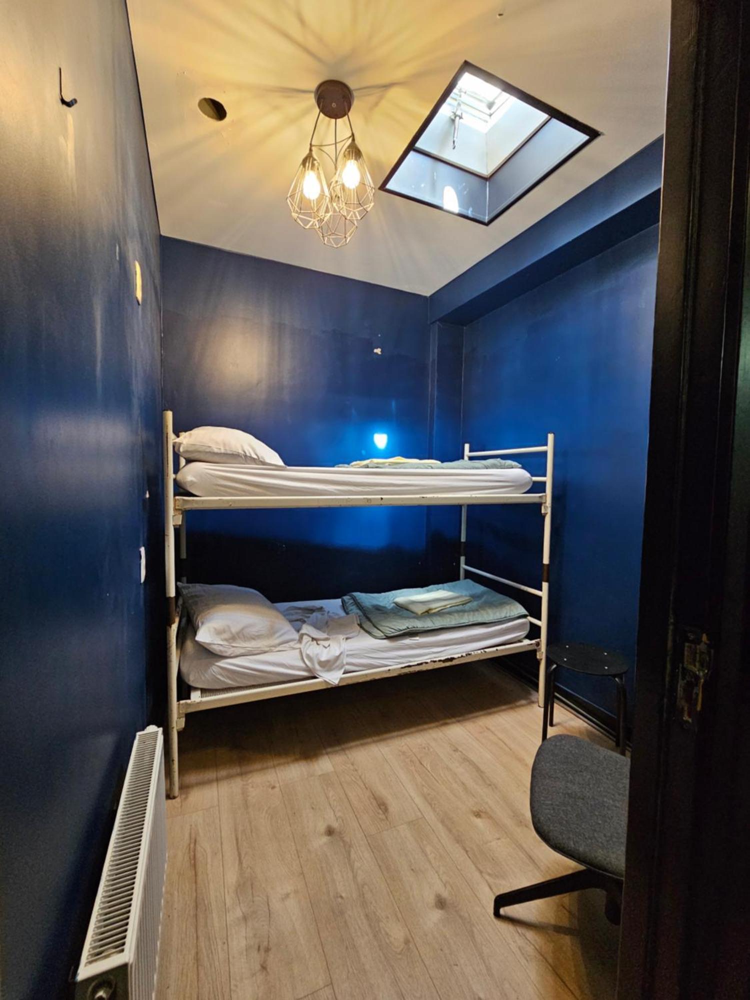 Crossroads Hostel Amsterdam Hostel *