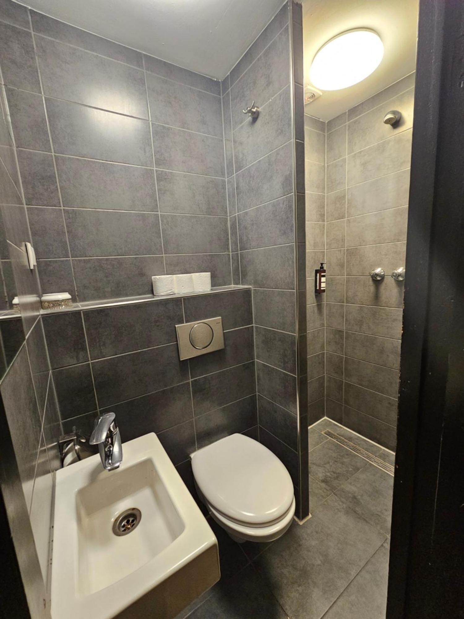 Crossroads Hostel Amsterdam *
