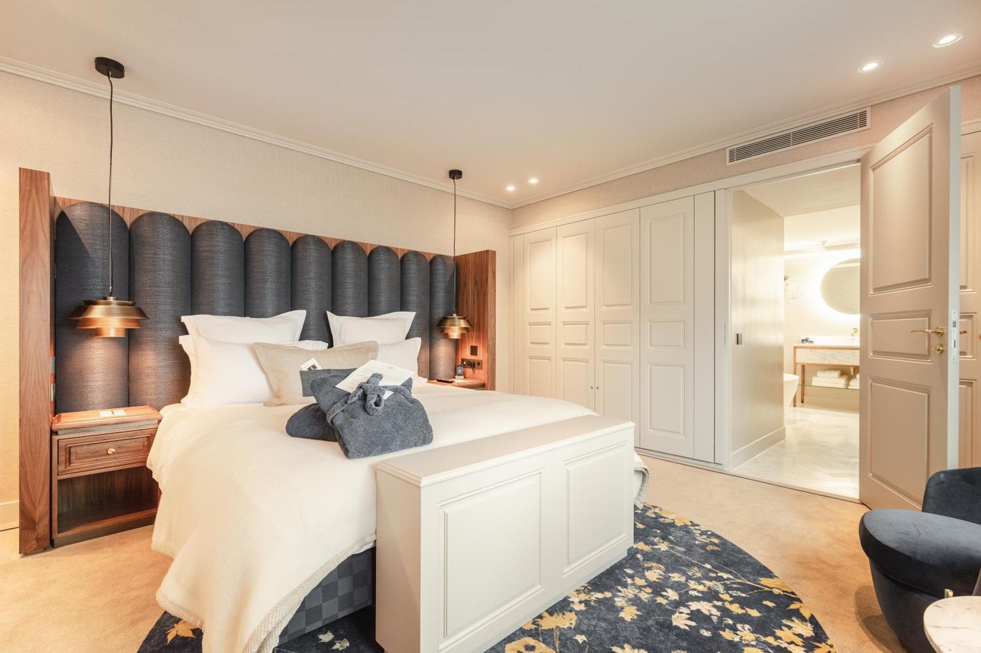 717 Hotel