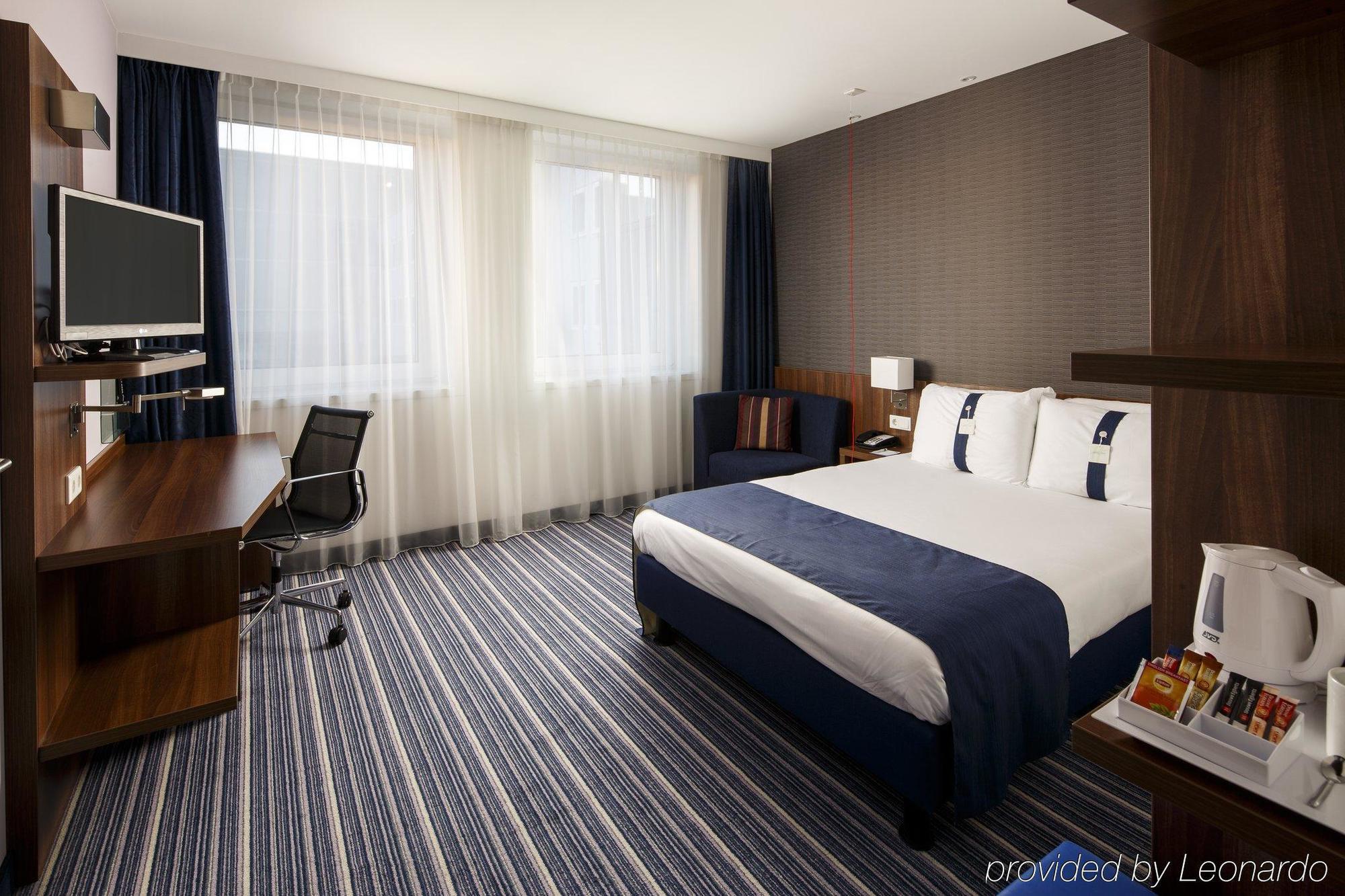 Holiday Express - South By Ihg Hotel 3*