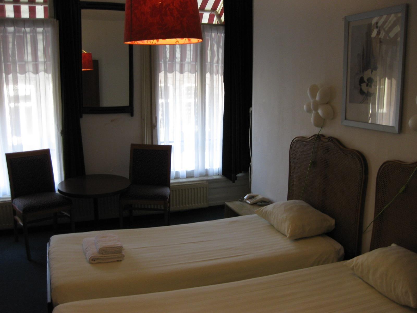 Bellington Hotel *