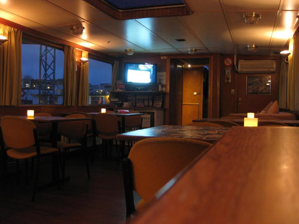 Botel Passengership Avanti 2*