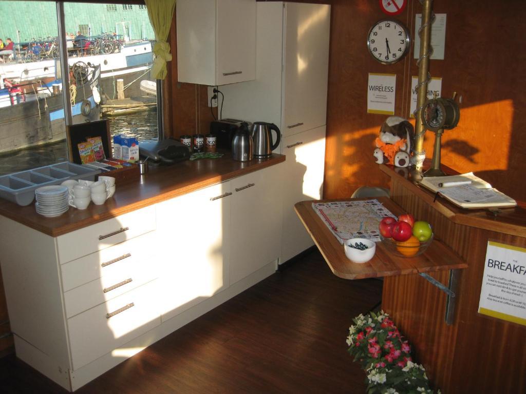 Botel Passengership Avanti Amsterdam