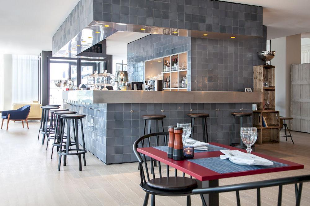 Courtyard By Marriott Arena Atlas Hotel 4*