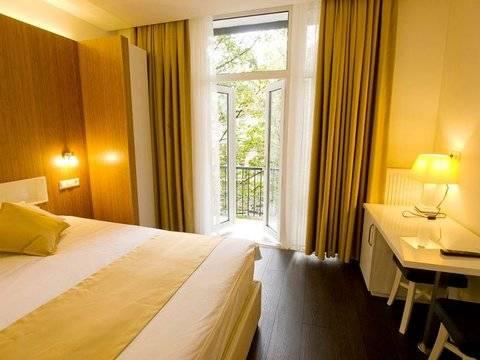 Hotel Larende 3*
