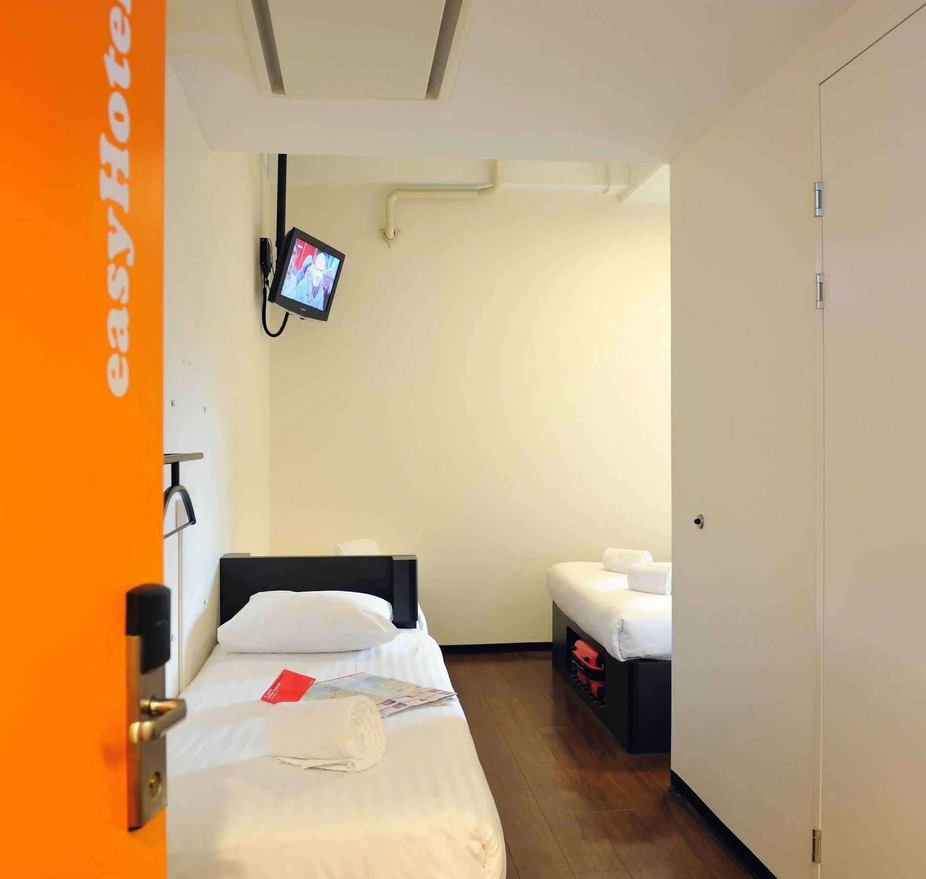 Easyhotel City Centre South 2*