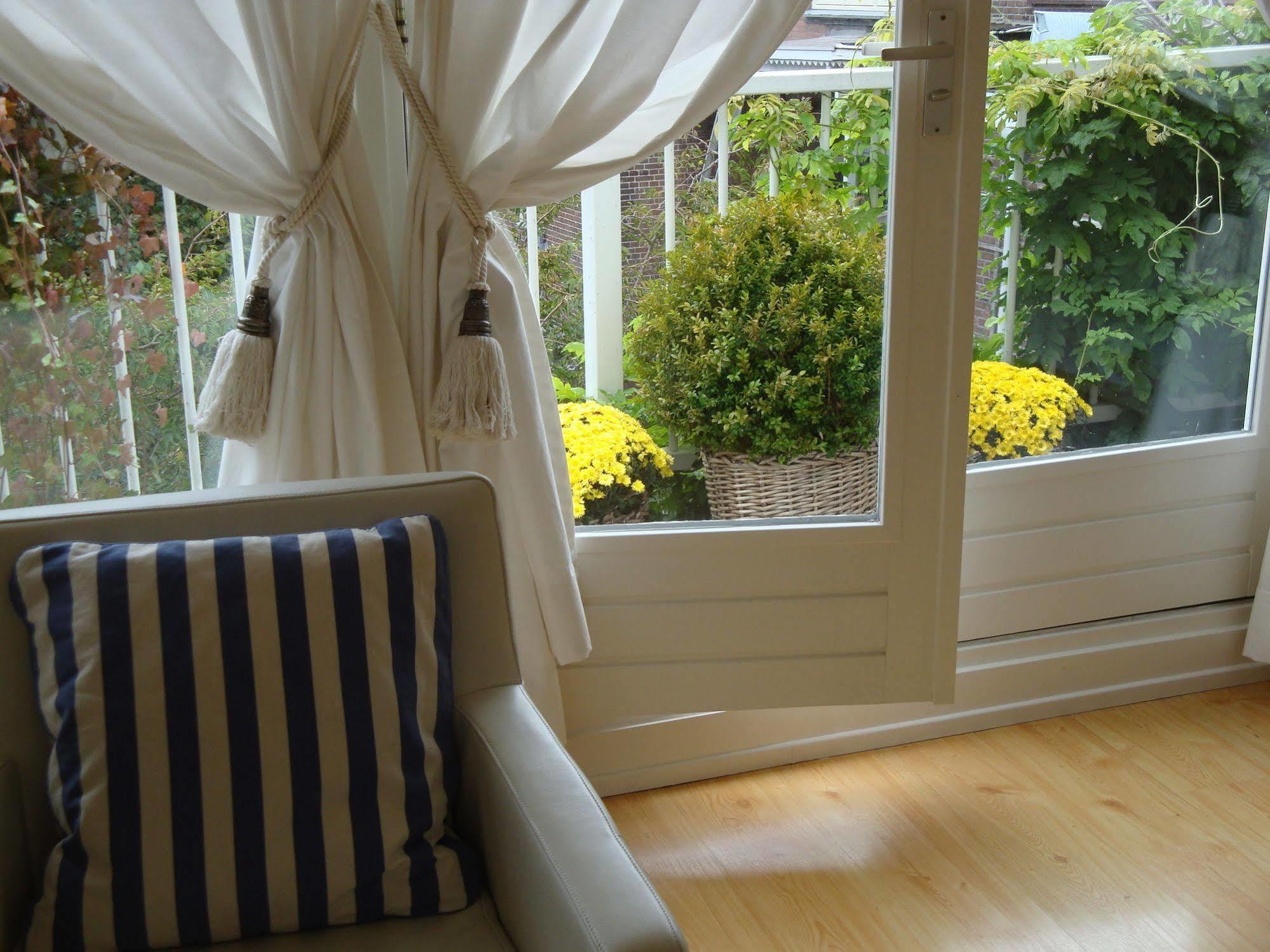 Bed And Breakfast Amsterdam 3*