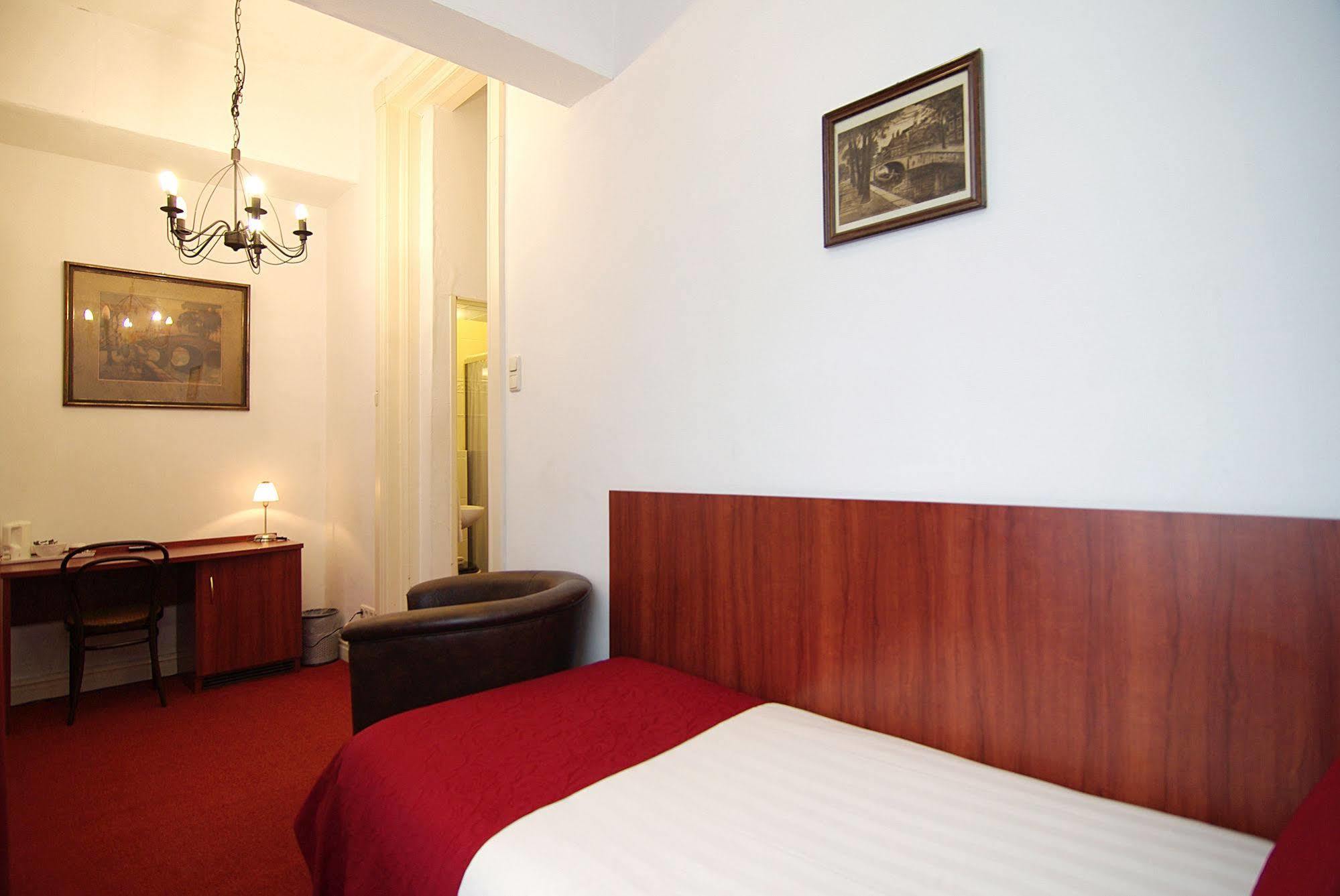 Parklane Hotel