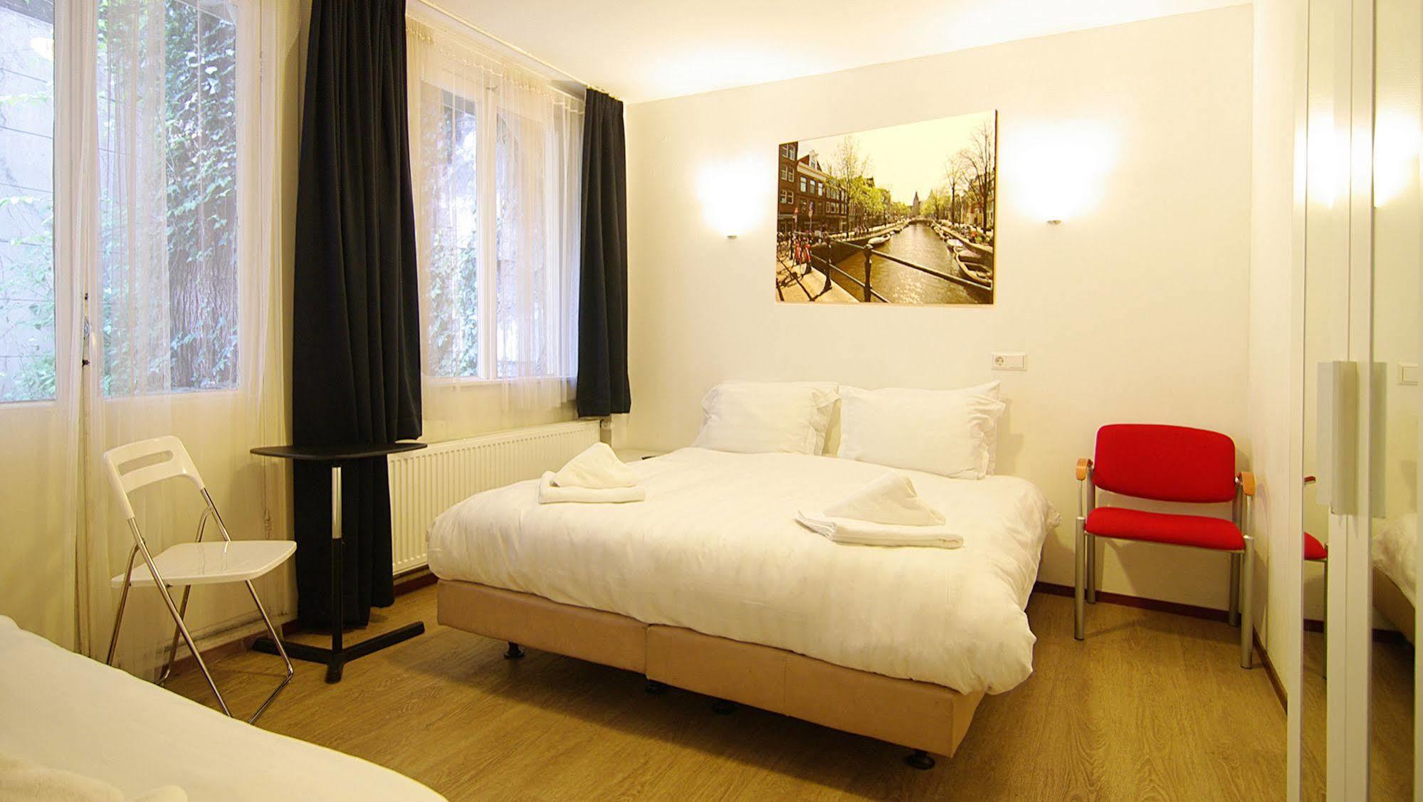 Weber Hotel 117 2* Amsterdam