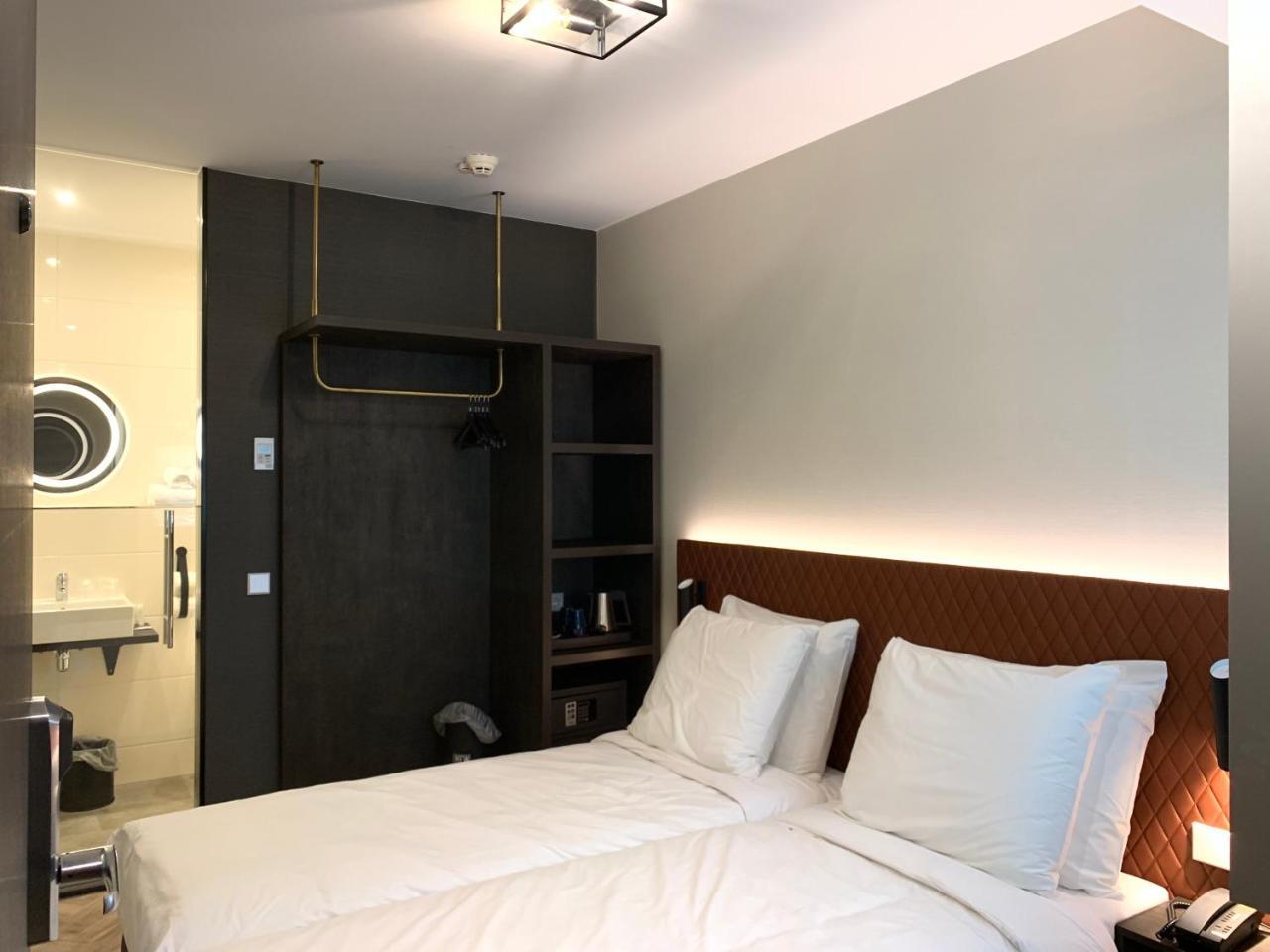 New Kit Hotel