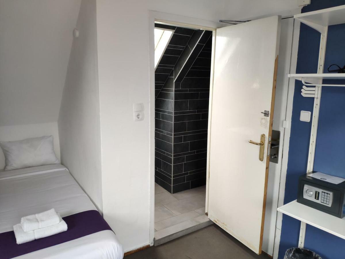 Bellington Hotel *