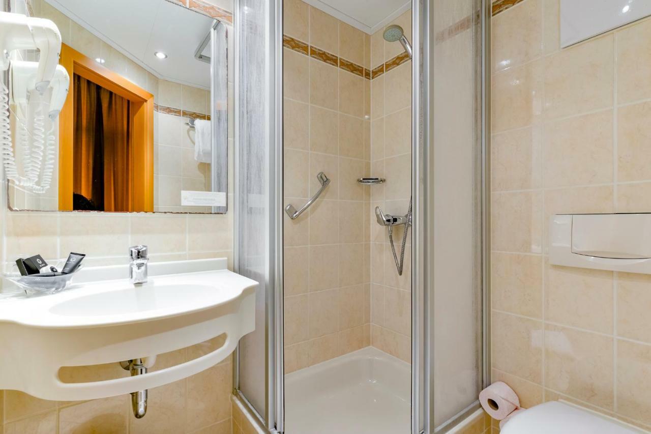 Rembrandt Hotel 2*