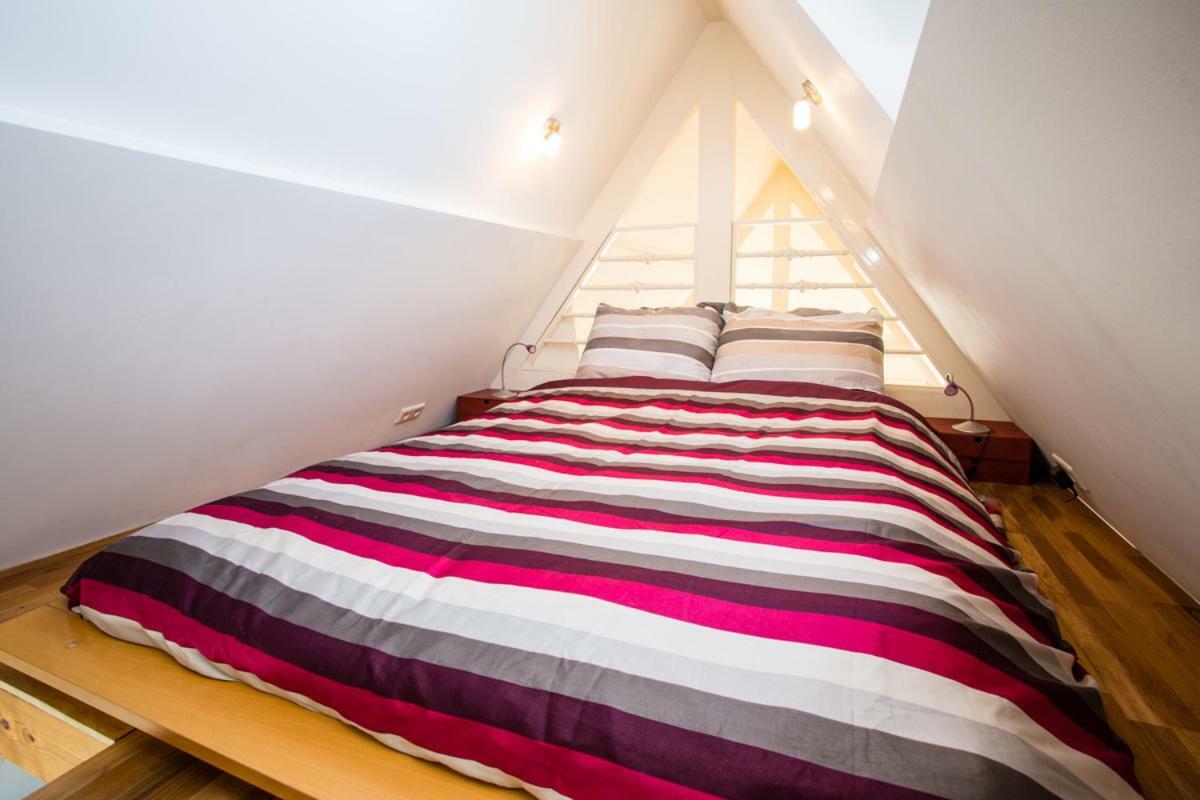 Apartment Van Eeghenstraat 161 I