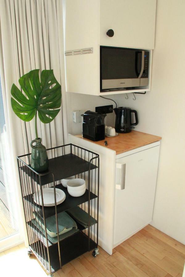 Bed & Breakfast Houseboat Sooki *
