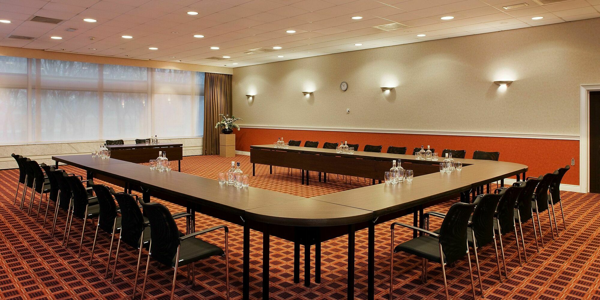 Holiday Hotel 4*