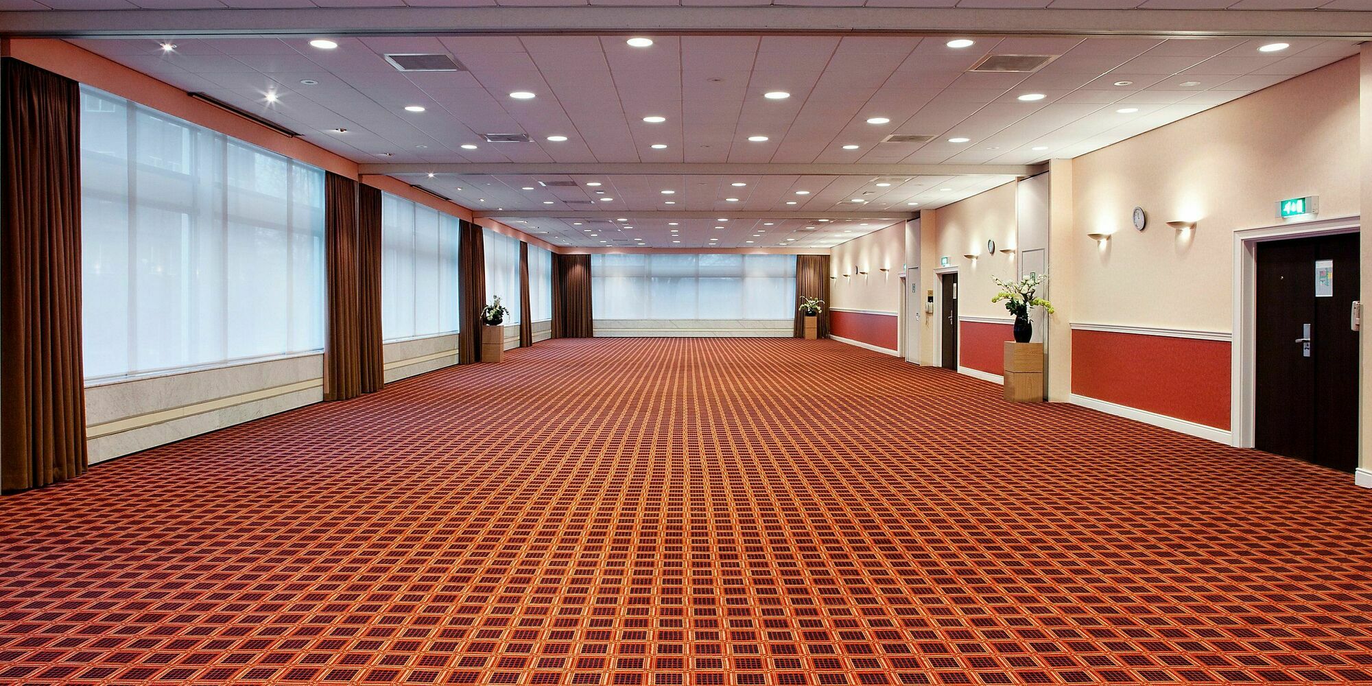 Holiday Hotel