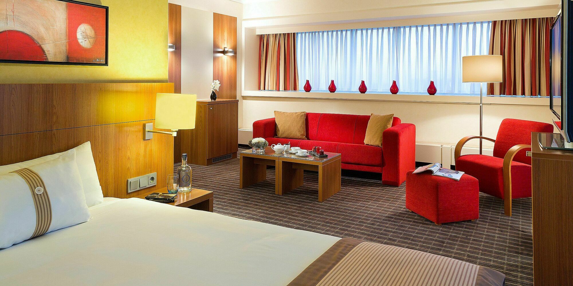 Holiday 4*