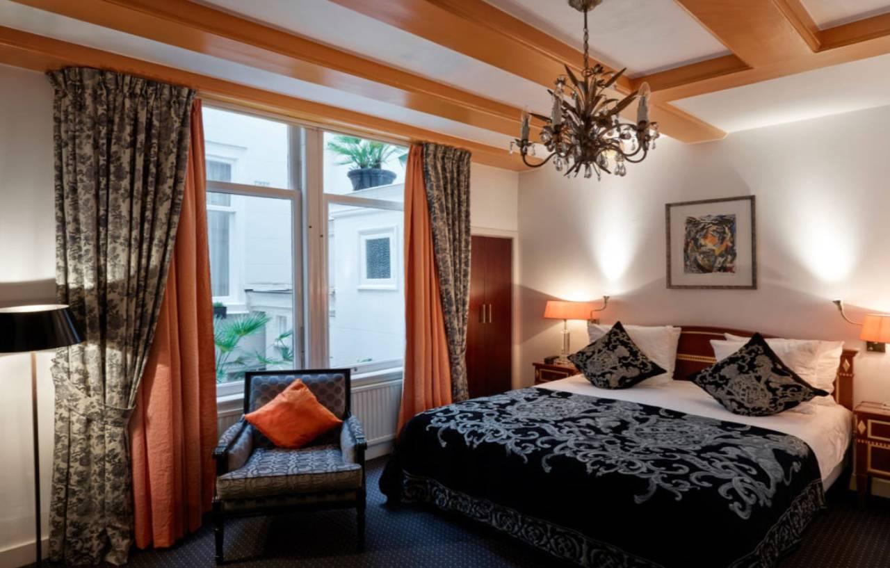 Ambassade Hotel