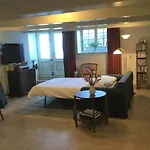 Charming Canal House 4P