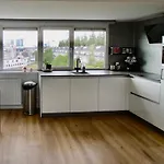 Beautiful Penthouse Near Rai And Centre