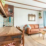 House Boat Studio With Waterfront Terrace